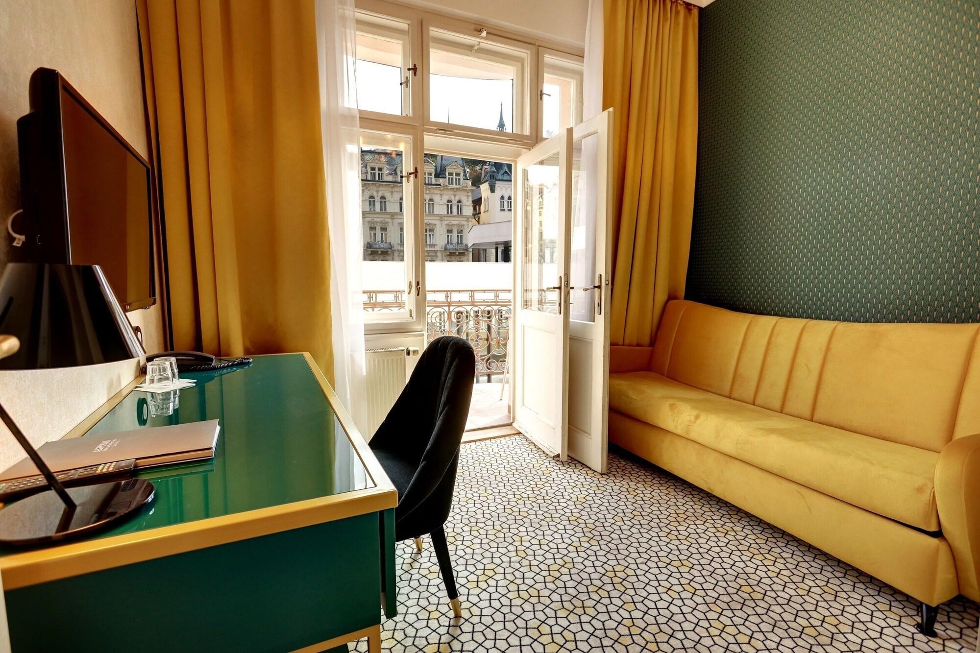 Art Deco Wolker By Astoria & Medical