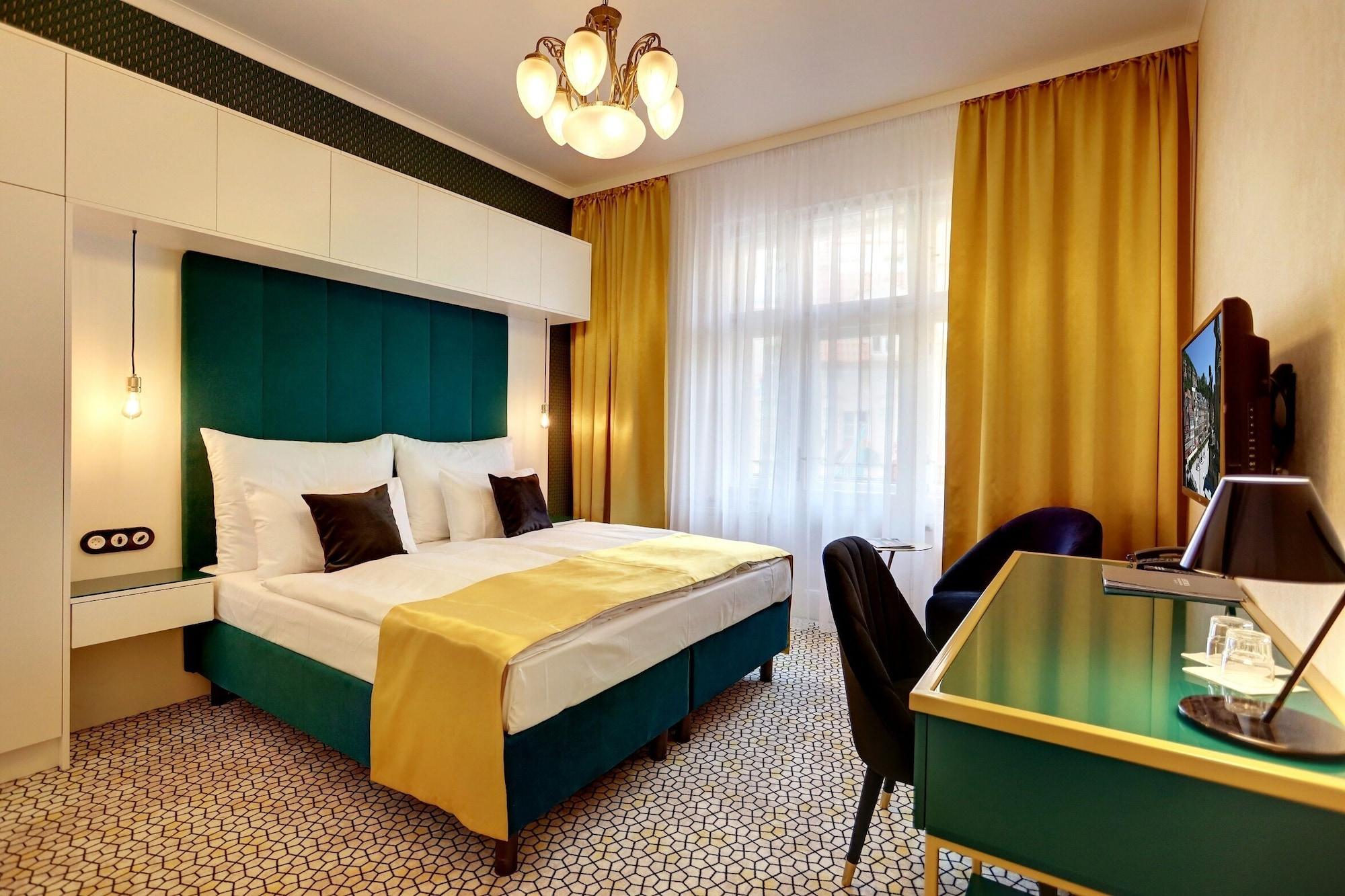Art Deco Wolker By Astoria & Medical מלון קרלובי וארי